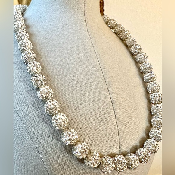 Rhinestone necklace & Vintage Flower Clip Earrings - Picture 4 of 17